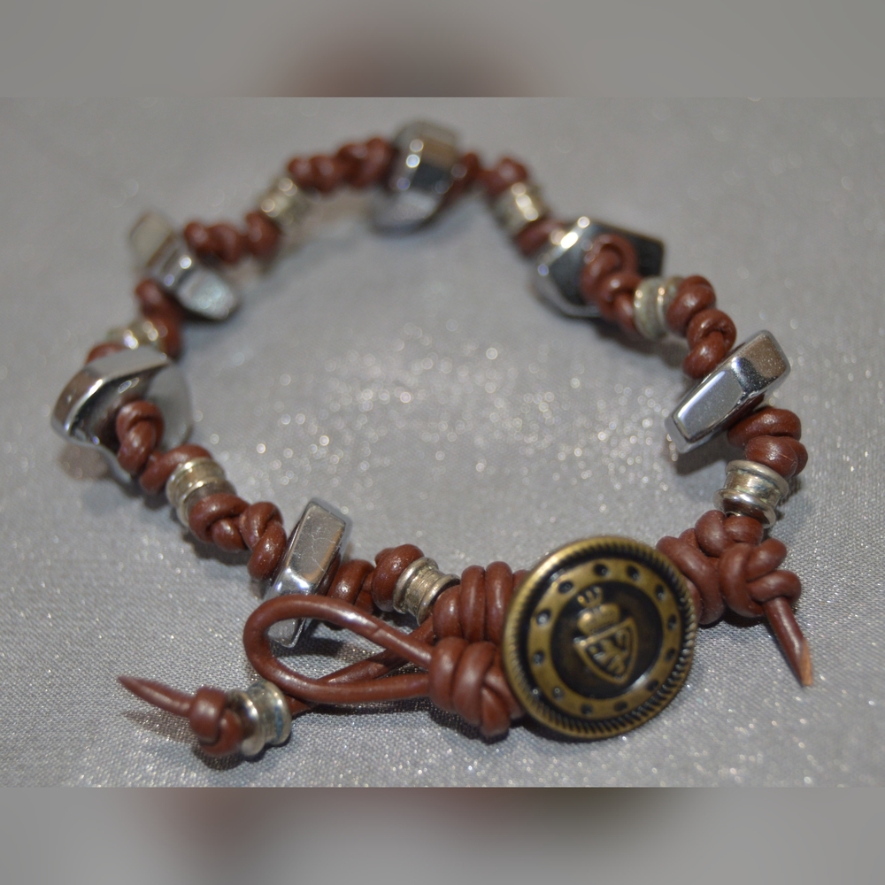 Unisex hematite and leather bracelet BU-8-005